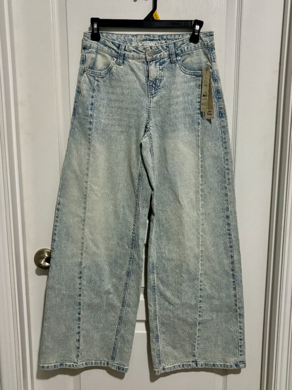 No Boundaries Women's Low Rise Extra Baggy Wide Leg Jeans, Light Acid, Size 00